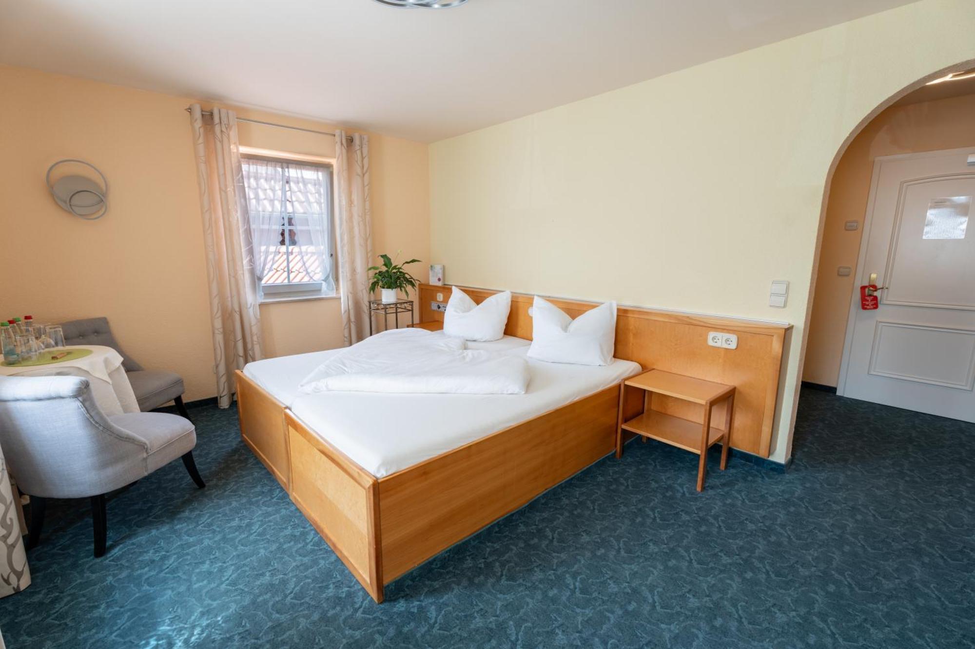 Hotel - Restaurant Traube Neuffen 外观 照片