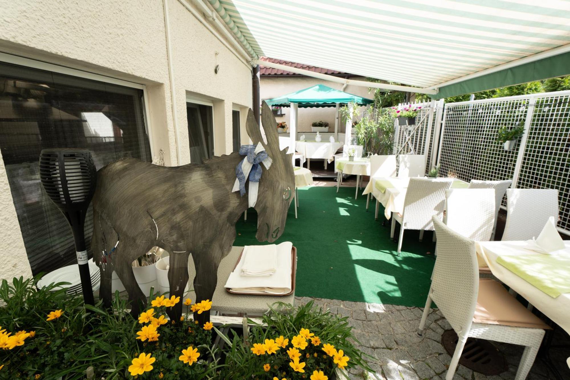 Hotel - Restaurant Traube Neuffen 外观 照片