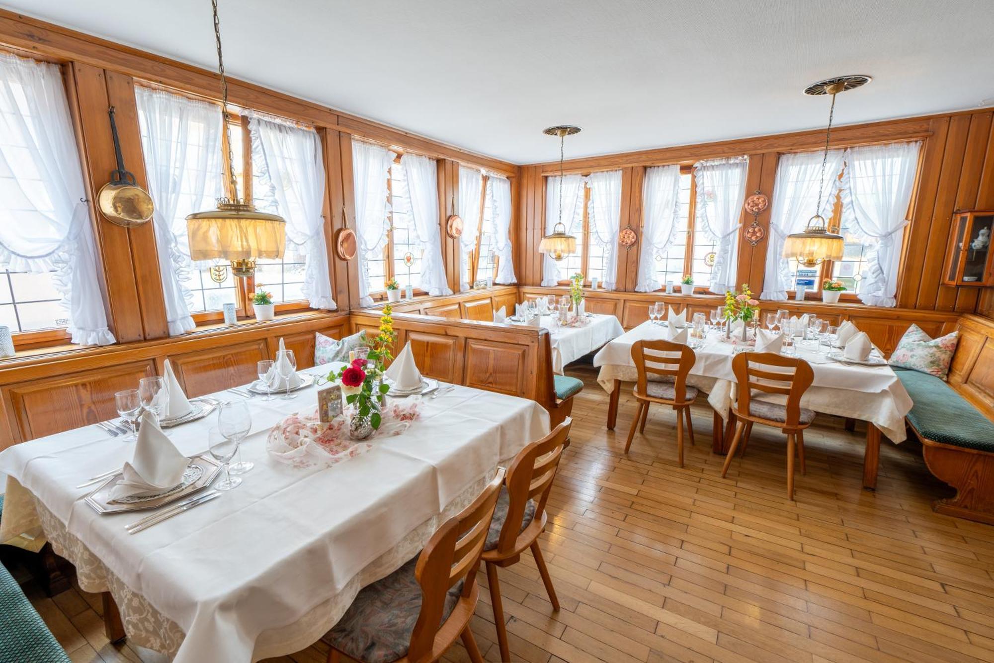 Hotel - Restaurant Traube Neuffen 外观 照片