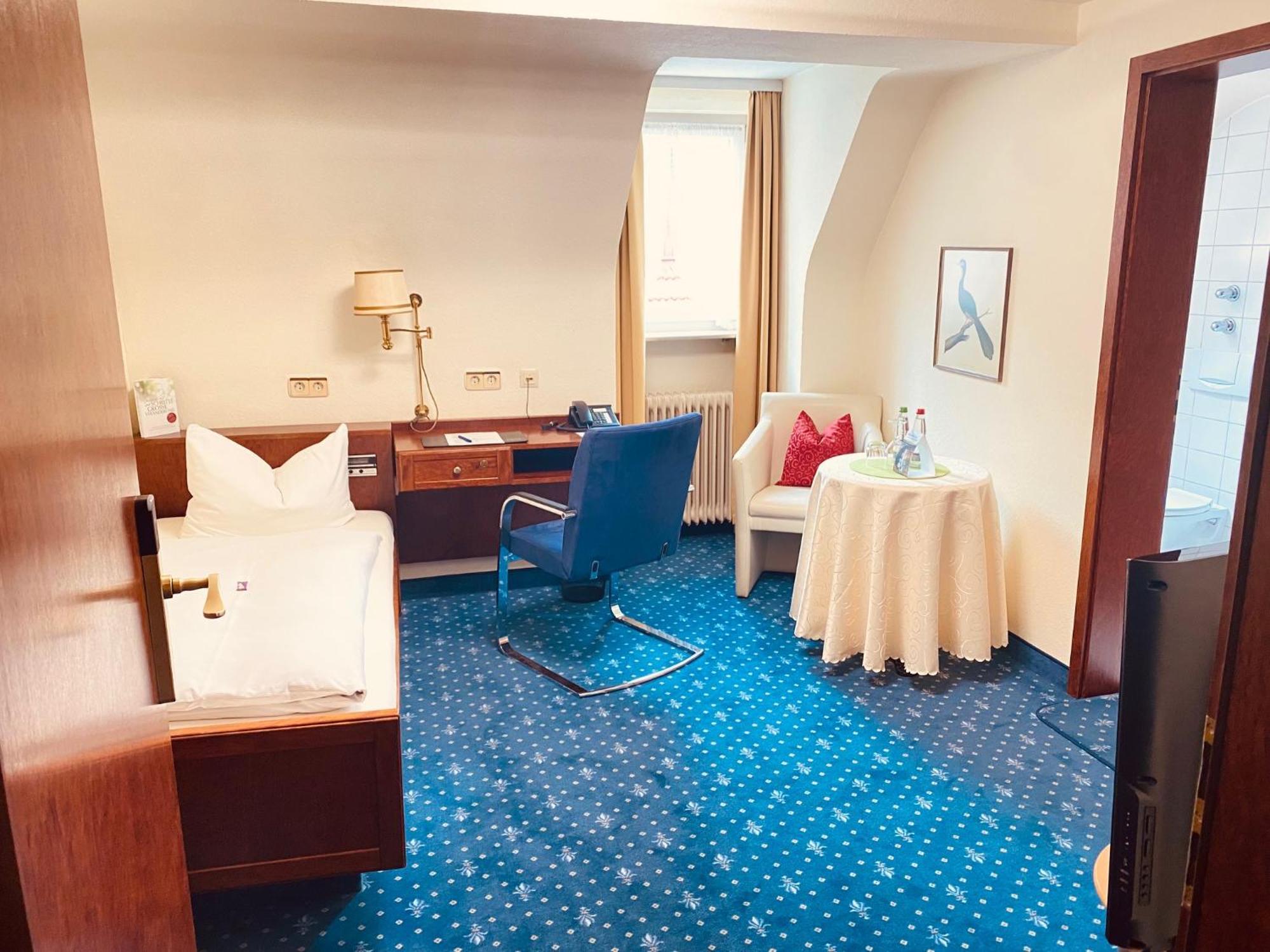 Hotel - Restaurant Traube Neuffen 外观 照片